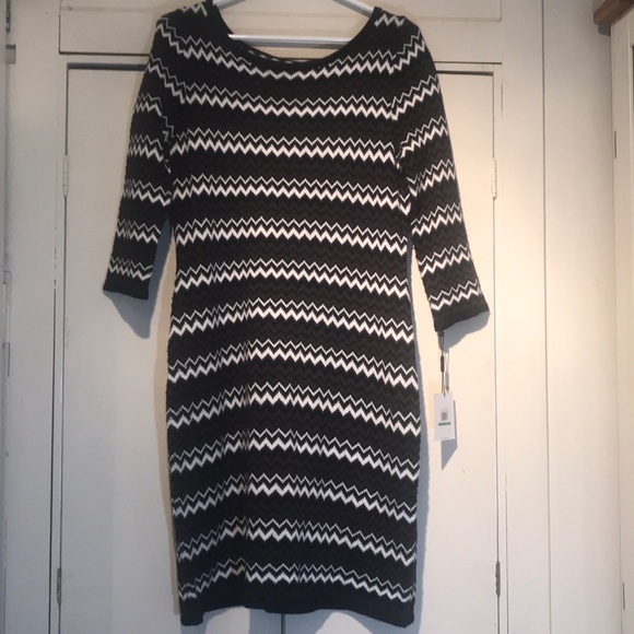 “CALVIN KLEIN” NWT Black and White Sweater Dress. - Picture 5 of 12